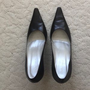 Paola Corelli brown pumps